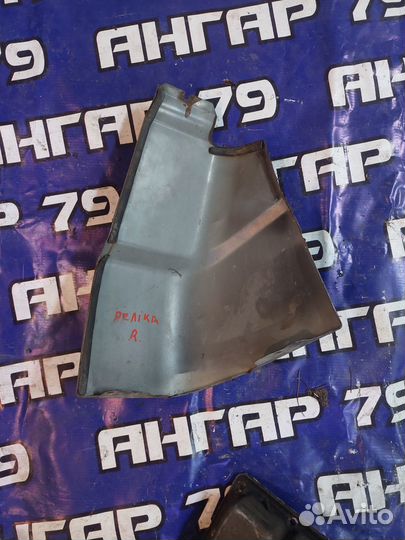 Щека Mitsubishi Delica P25W 1989год