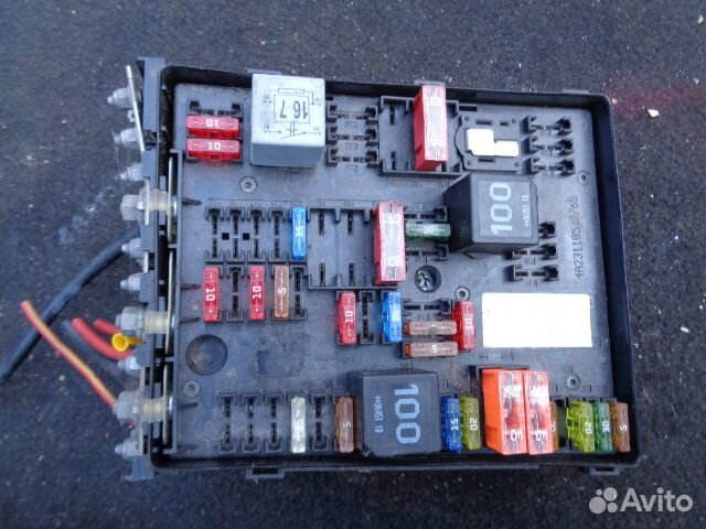 Блок предохранителей Volkswagen Passat B6 1K0937124N