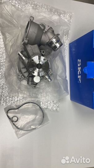 Помпа, насос водяной BMW E70 SKF vkpc88305