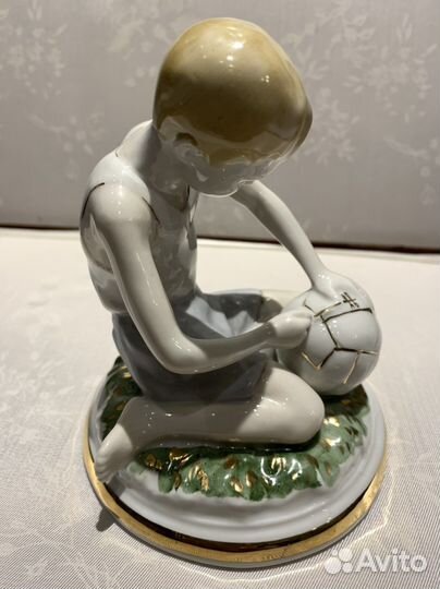 Статуэтка юный футболист 1959 г