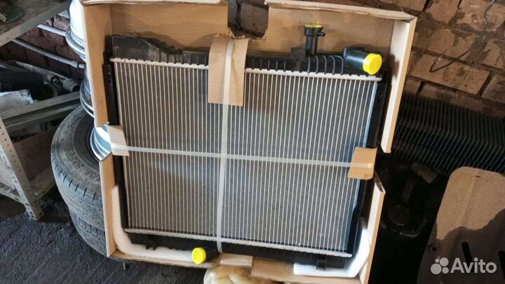 Радиатор охлаждения двигателя Ниссан Кабстар