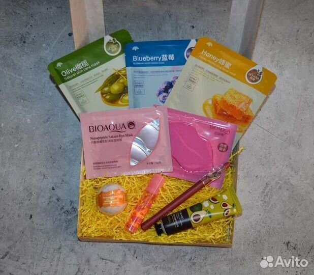 Подарочный набор с косметикой/ бьюти бокс