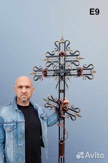 Кованый крест из метала