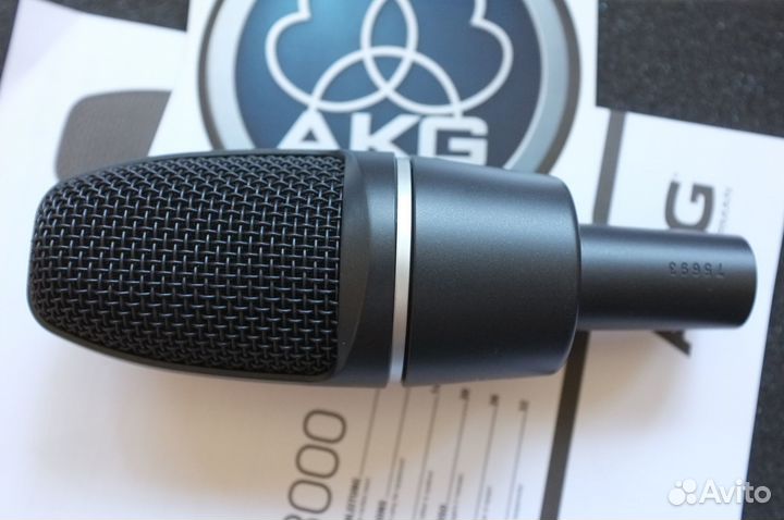 Конденсаторный микрофон AKG C3000