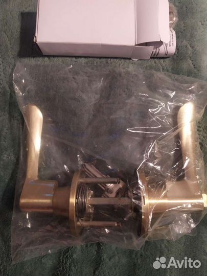 Дверная ручка с замком