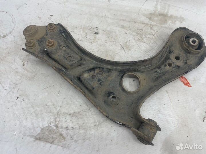 Рычаг передний левый Skoda Fabia 5J2 сgp 2013