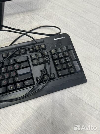 Монитор и клавиатура