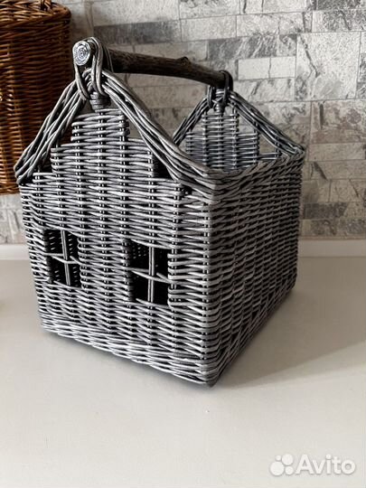Плетеная корзина домик