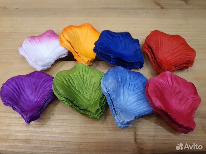 Шелковые лепестки роз