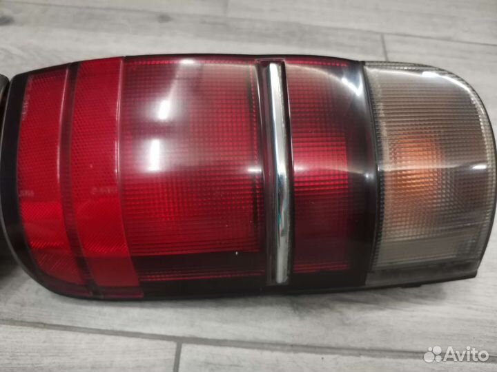 Фонари задние Toyota Hiace (H100)