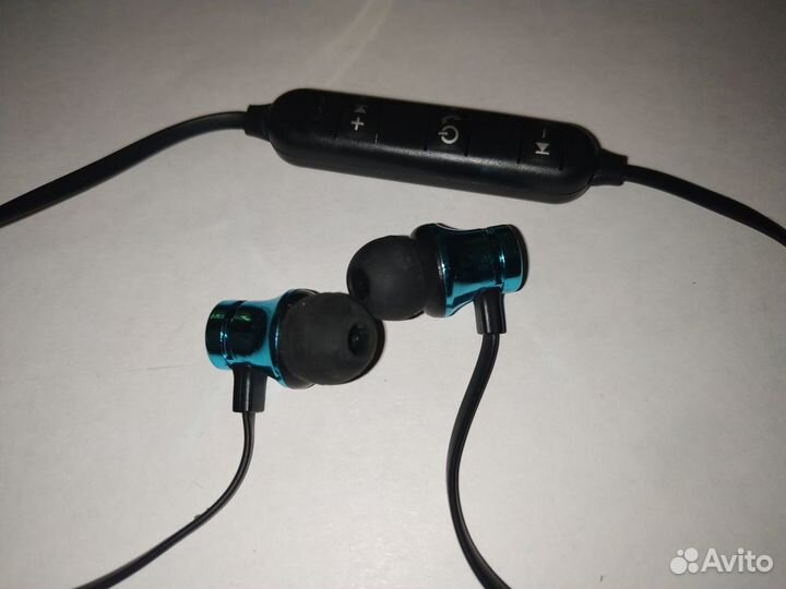 BT наушники, фонарь, USB прикуриватель Цена за всё