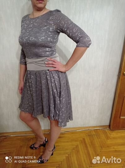 Платье с гипюром 44 р