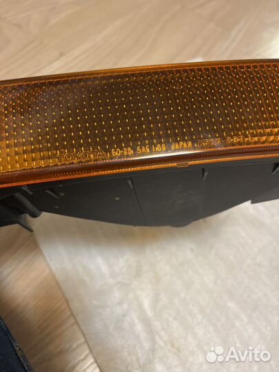 Поворотник левый Toyota Land