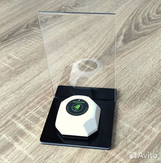 Кнопка вызова персонала. Кнопка помощи. Белая