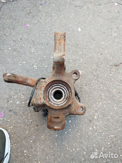 Кулак ступица передний