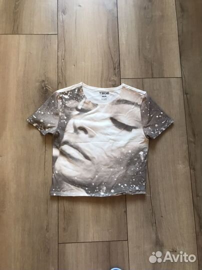 Футболка женская укороченная