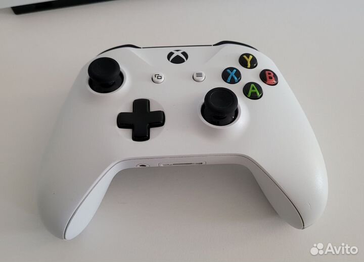 Xbox One S 500Gb как Новая +6 игр +джойстик