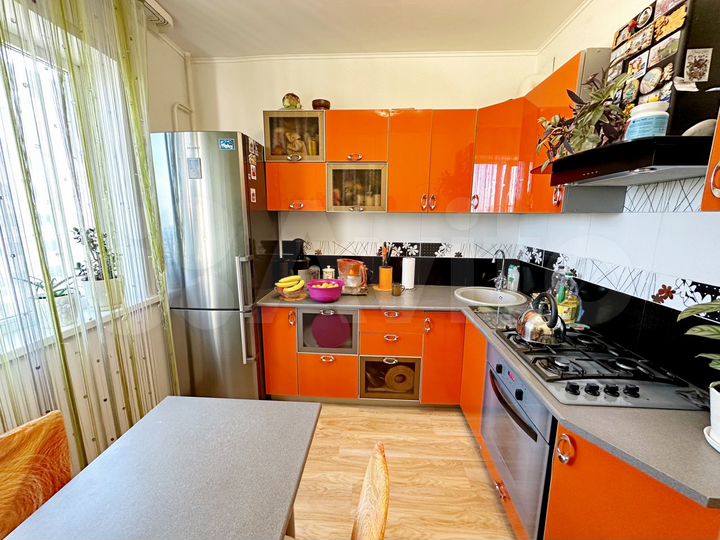 2-к. квартира, 52 м², 6/10 эт.