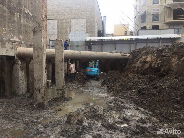 Прораб с бригадой Монолит