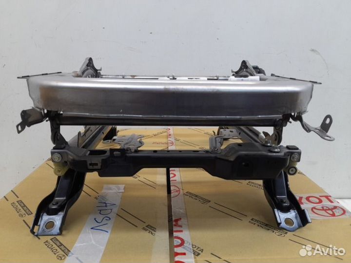 Каркас сиденья передний левый Toyota Land Cruiser