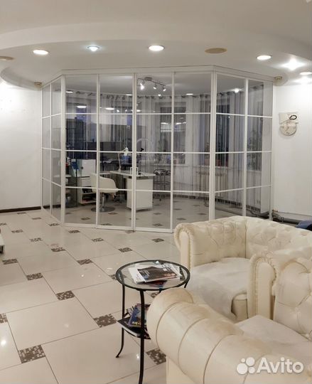 Стеклянная перегородка для зонирования