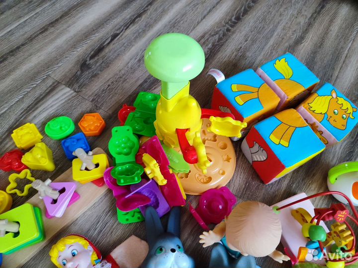 Развивающие игрушки для малышей пакетом