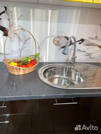 Кухонный гарнитур Бостон желтый глянец/тёмный шоко