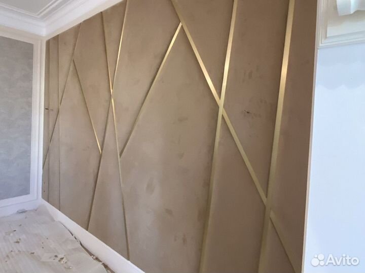 Мягкие панели для стен с латунным профилем