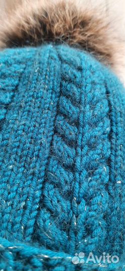 Шапка с помпоном натуральным