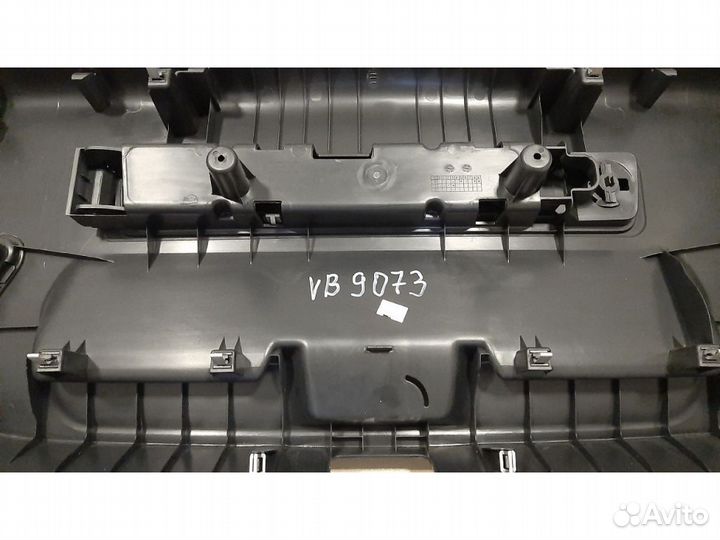 Обшивка крышки багажника нижняя audi A1 8X