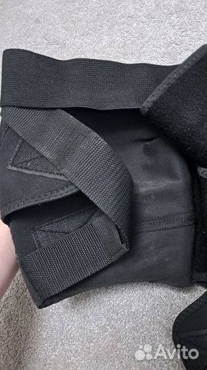 Наколенники и шлем