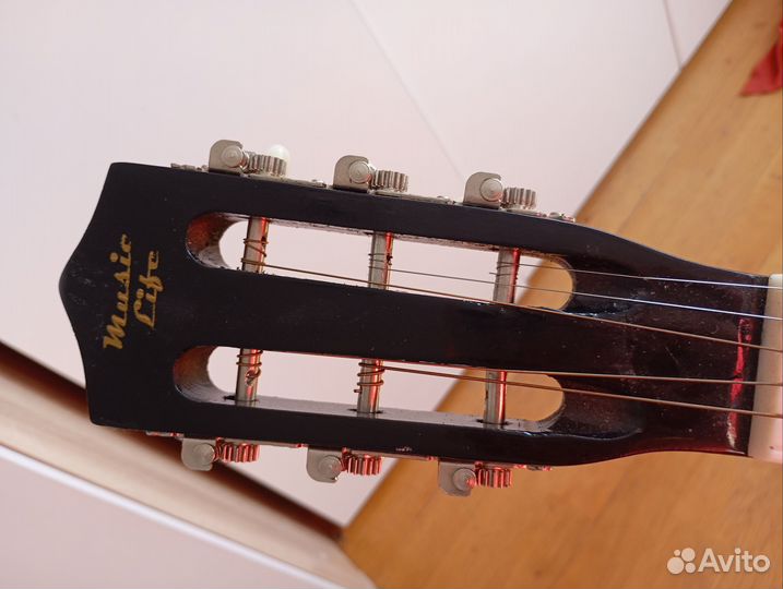 Акустическая гитара