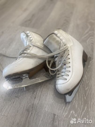 Фигурные коньки graf