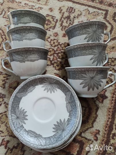 Кофейные чашки с блюдцами