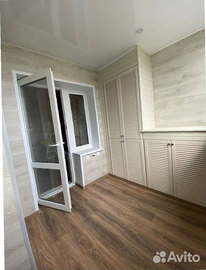 Отделка балкона ламинатом