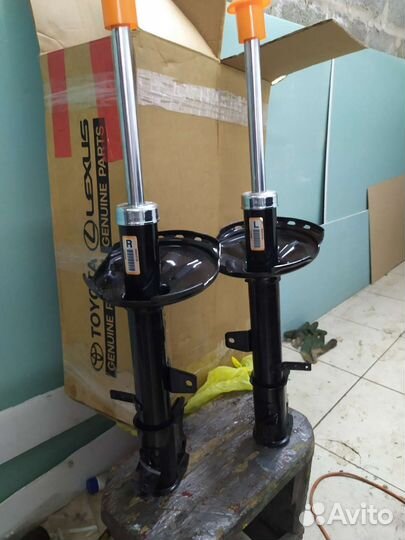 Амортизатор на тойоту Венза новый задний левый