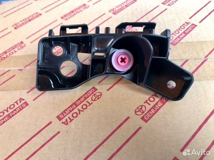 Кронштейн бампера передний левый Lexus Es