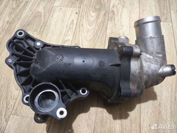 Audi R8 Помпа водяной насос