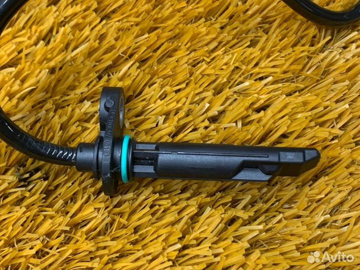 Датчик ABS передний правый Mercedes-Benz C-Class