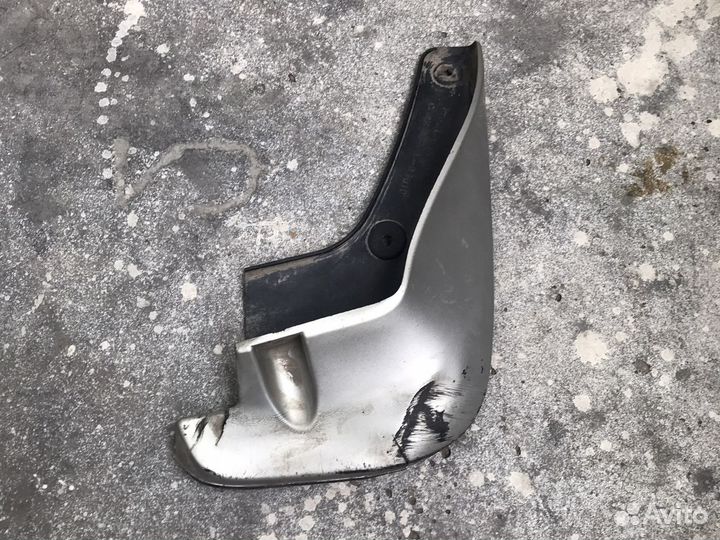 Брызговик правый toyota solara