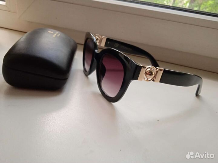 Солнцезащитные очки женские 2шт. Цена за всё