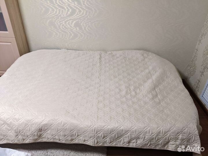 Покрывало двустороннее + подушка + валик