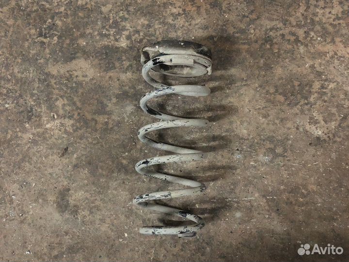 Hyundai solaris Пружина задняя