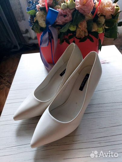 Туфли женские 39 размер белые