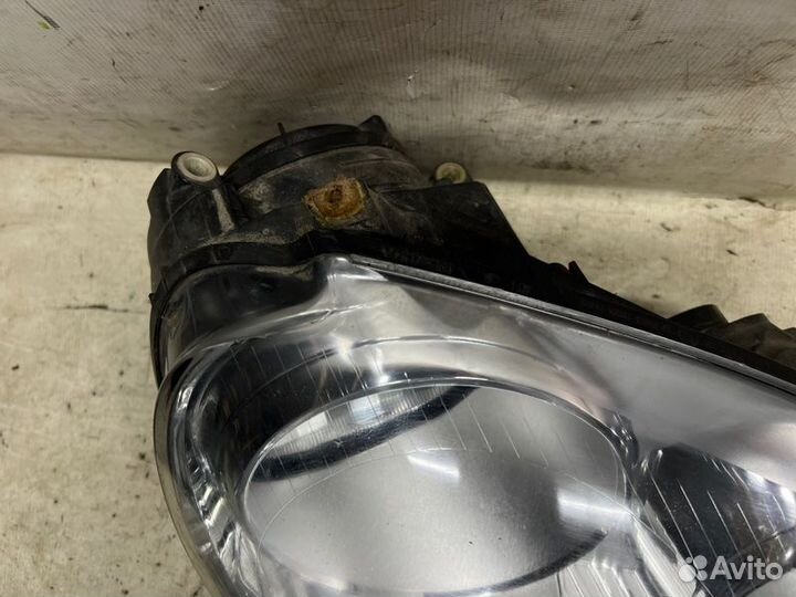 Фара правая Volkswagen Golf 5