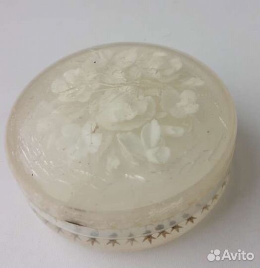 Шкатулка-пудренница