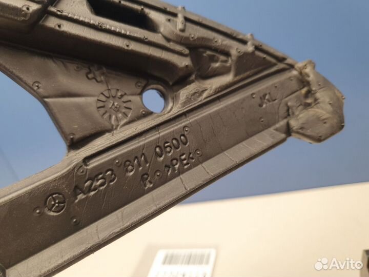 Уплотнитель зеркала правого Mercedes GLC-klasse X253 2015