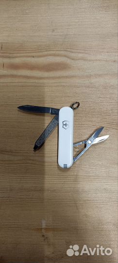 Швейцарский нож-брелок Victorinox белый
