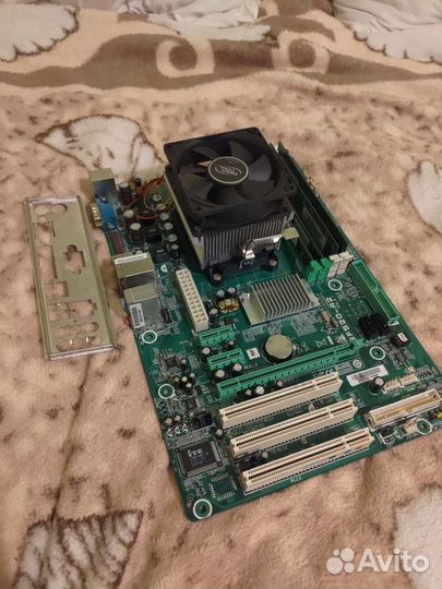 Материнская плата с процессором и памятью