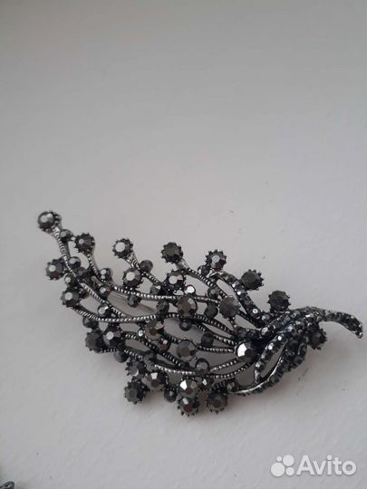 Брошь с фианитом